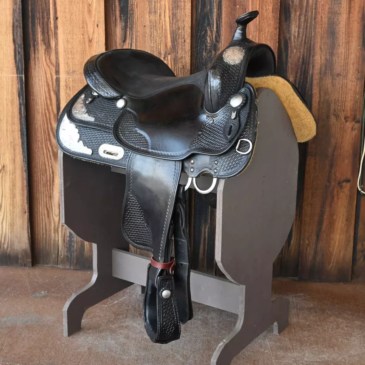 16" USED NATIONAL BRIDLE TRAIL SADDLE