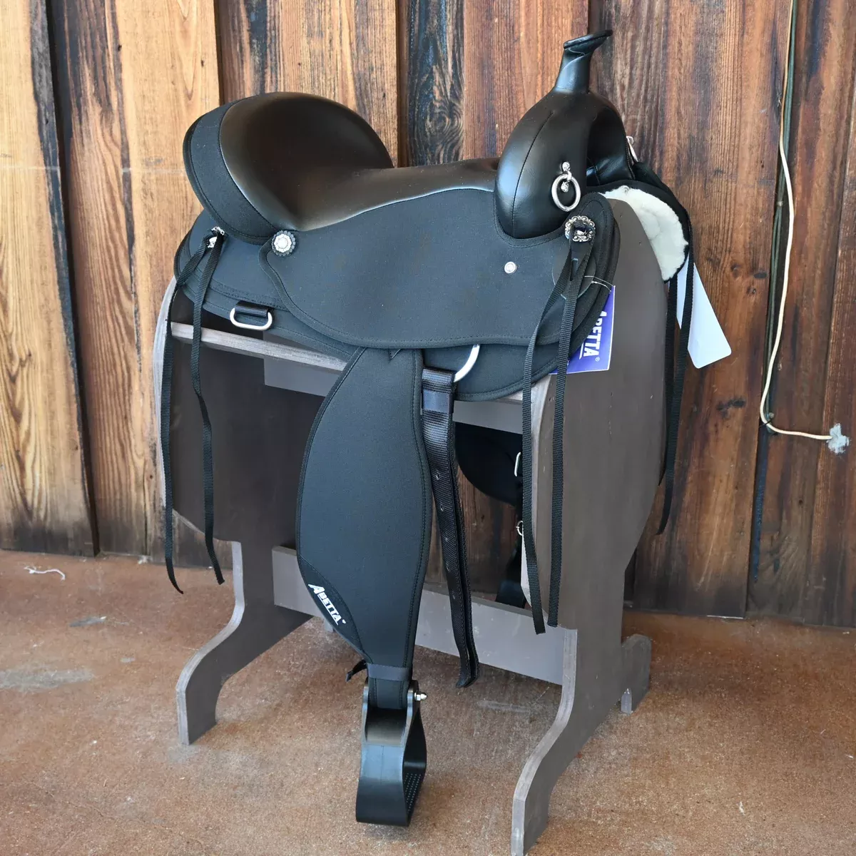 17" ABETTA TRAIL FINDER SADDLE