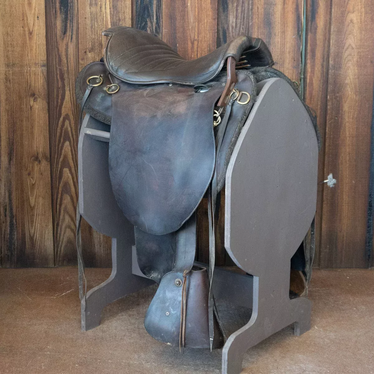 18" USED M & W TRAIL SADDLE
