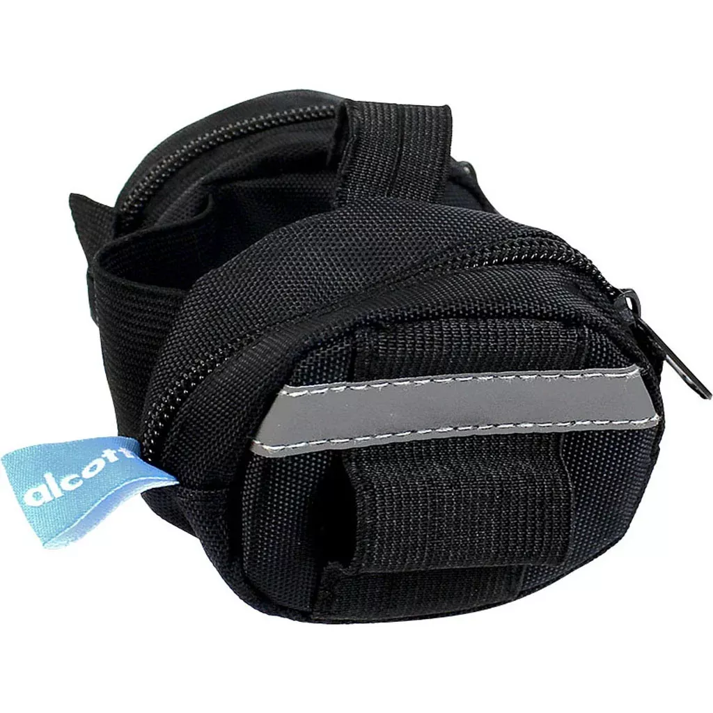 Alcott Adventure Retractable Leash, Small/Medium, Black