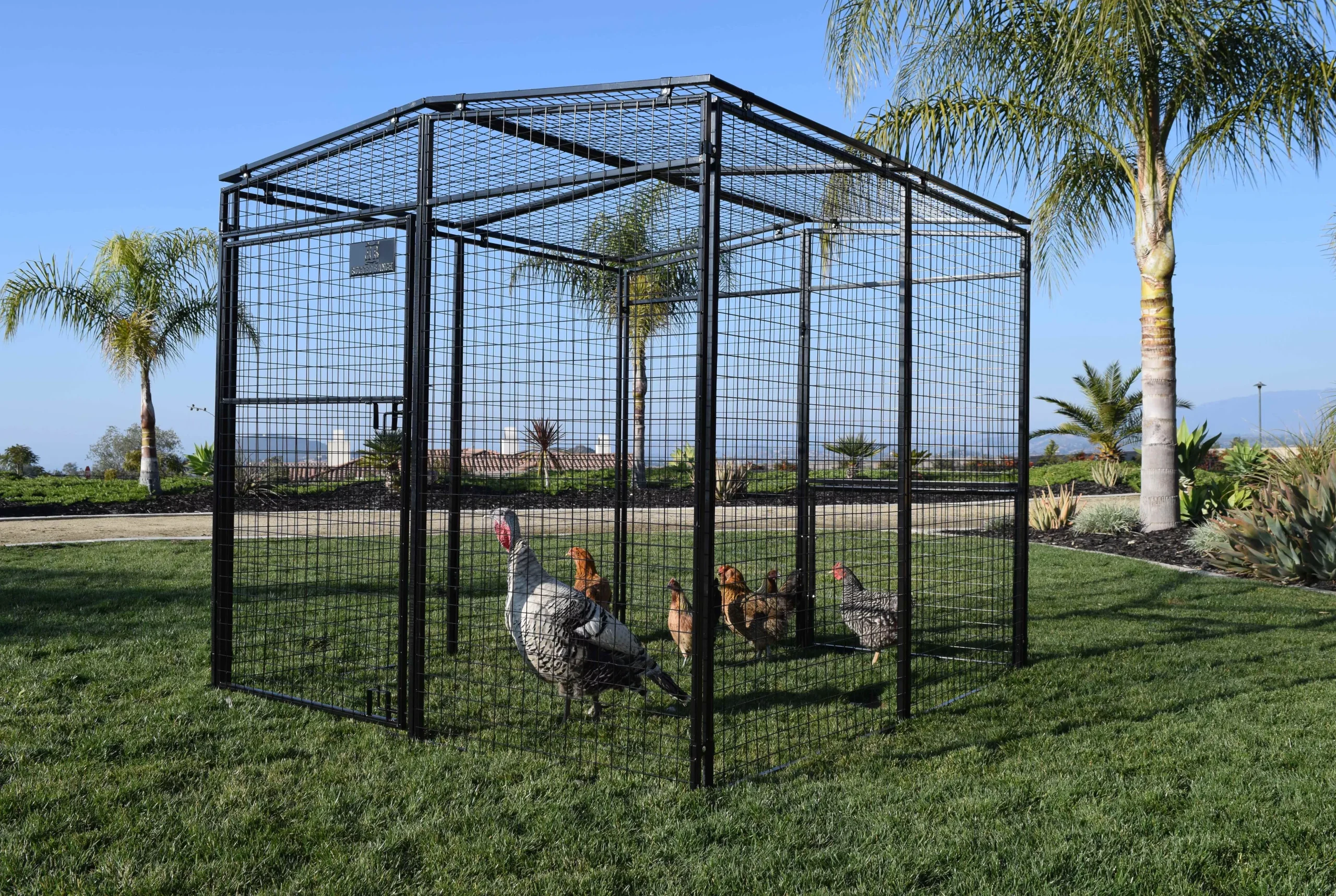 Rugged Ranch Universal Walk-In Pen, 7.5 x 6.5 x 6.25 ft, Black