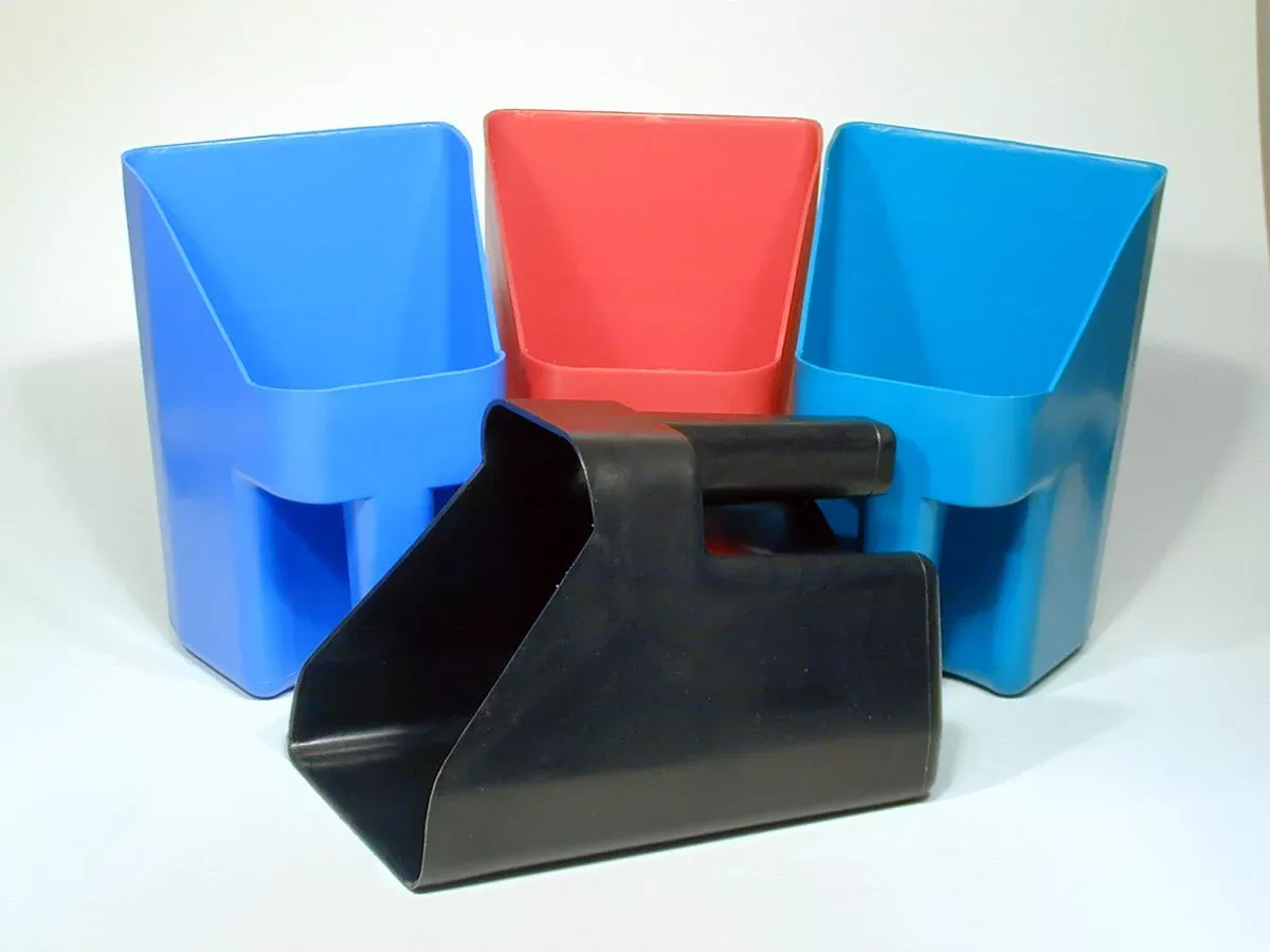 Tolco Plastic Feed Scoop Assorted 3 Qt