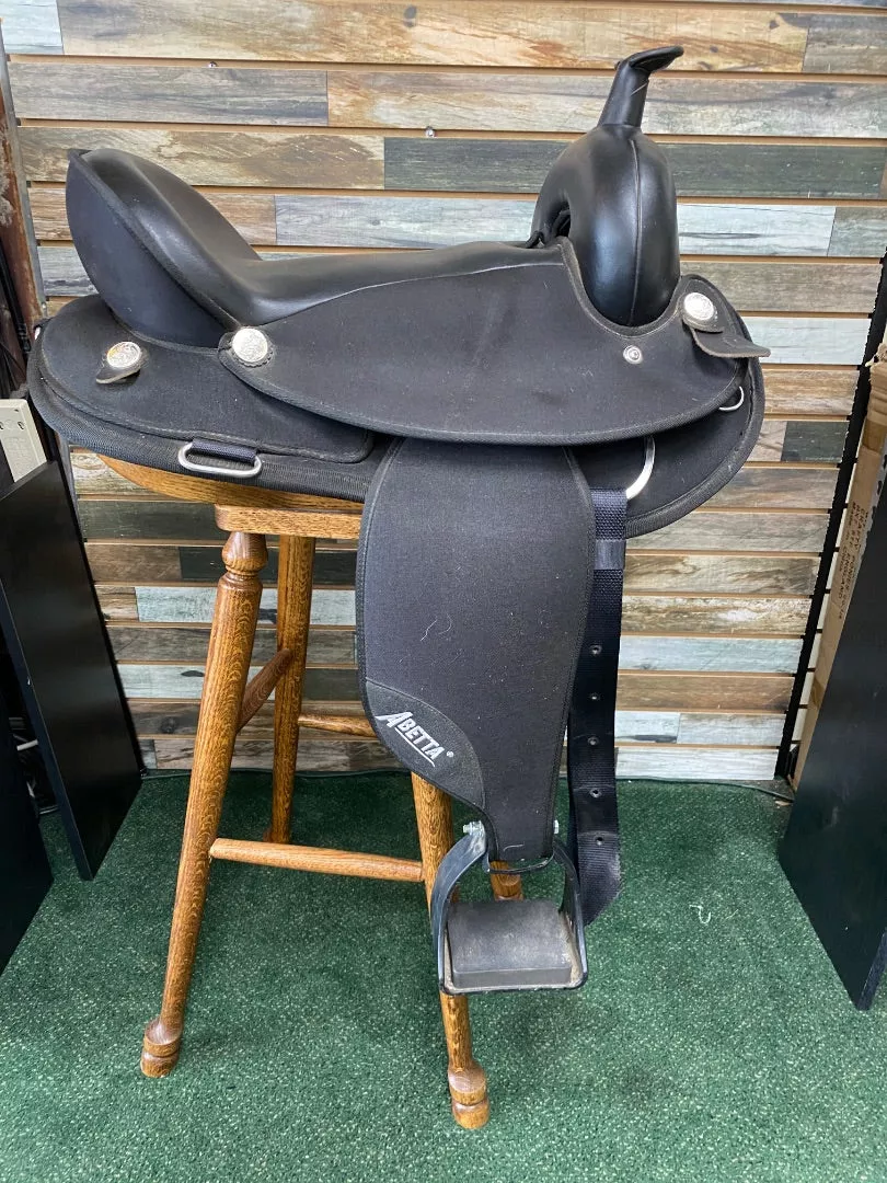 USED Abetta Western Trail Gaited Saddle 17” Black