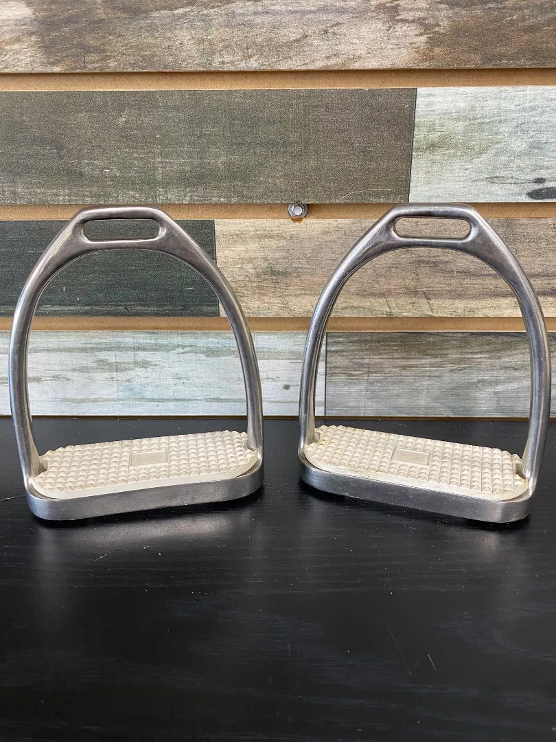 USEDEnglish Stirrup Irons 5"